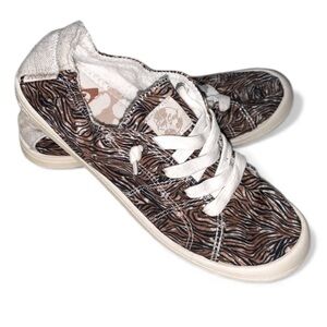 Roxy Womens “Bay Shore III” No Tie/ Slip On Tennis Shoes In Animal Print